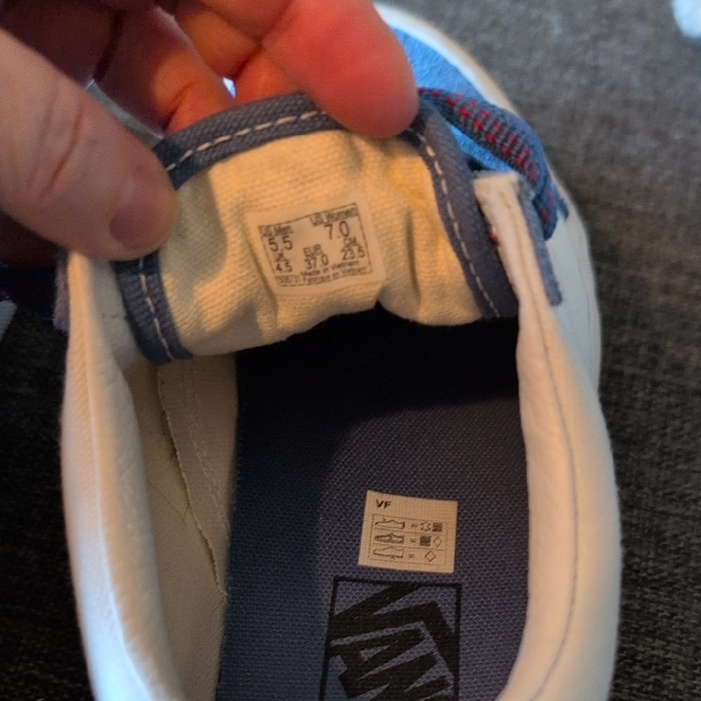 Vans Low-Top Sneakers Red White And Blue Classic. Worn Just A few times. Women's - Picture 6 of 6